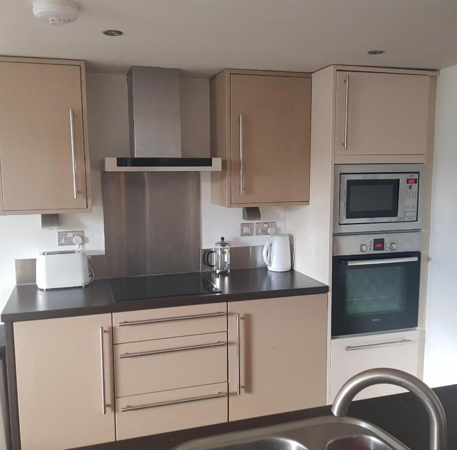 Lovely 1 Bedroom Apartment With Free Parking & Gym Kirkburton Eksteriør bilde