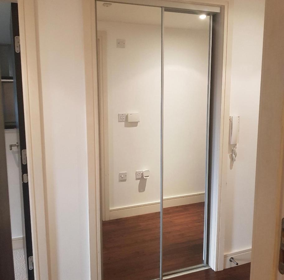 Lovely 1 Bedroom Apartment With Free Parking & Gym Kirkburton Eksteriør bilde