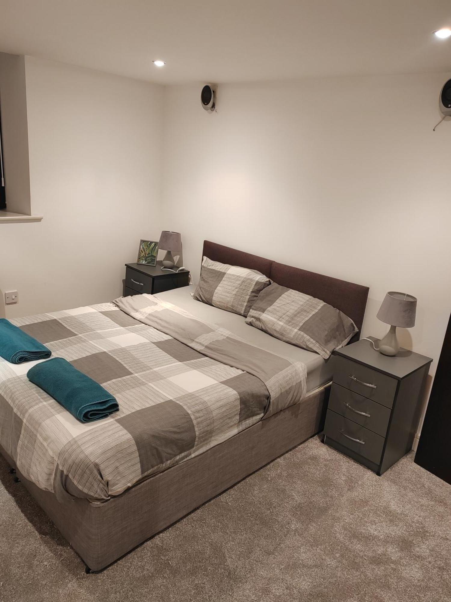 Lovely 1 Bedroom Apartment With Free Parking & Gym Kirkburton Eksteriør bilde