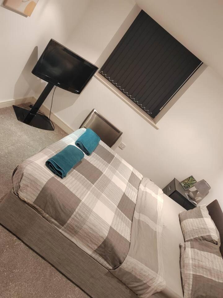 Lovely 1 Bedroom Apartment With Free Parking & Gym Kirkburton Eksteriør bilde