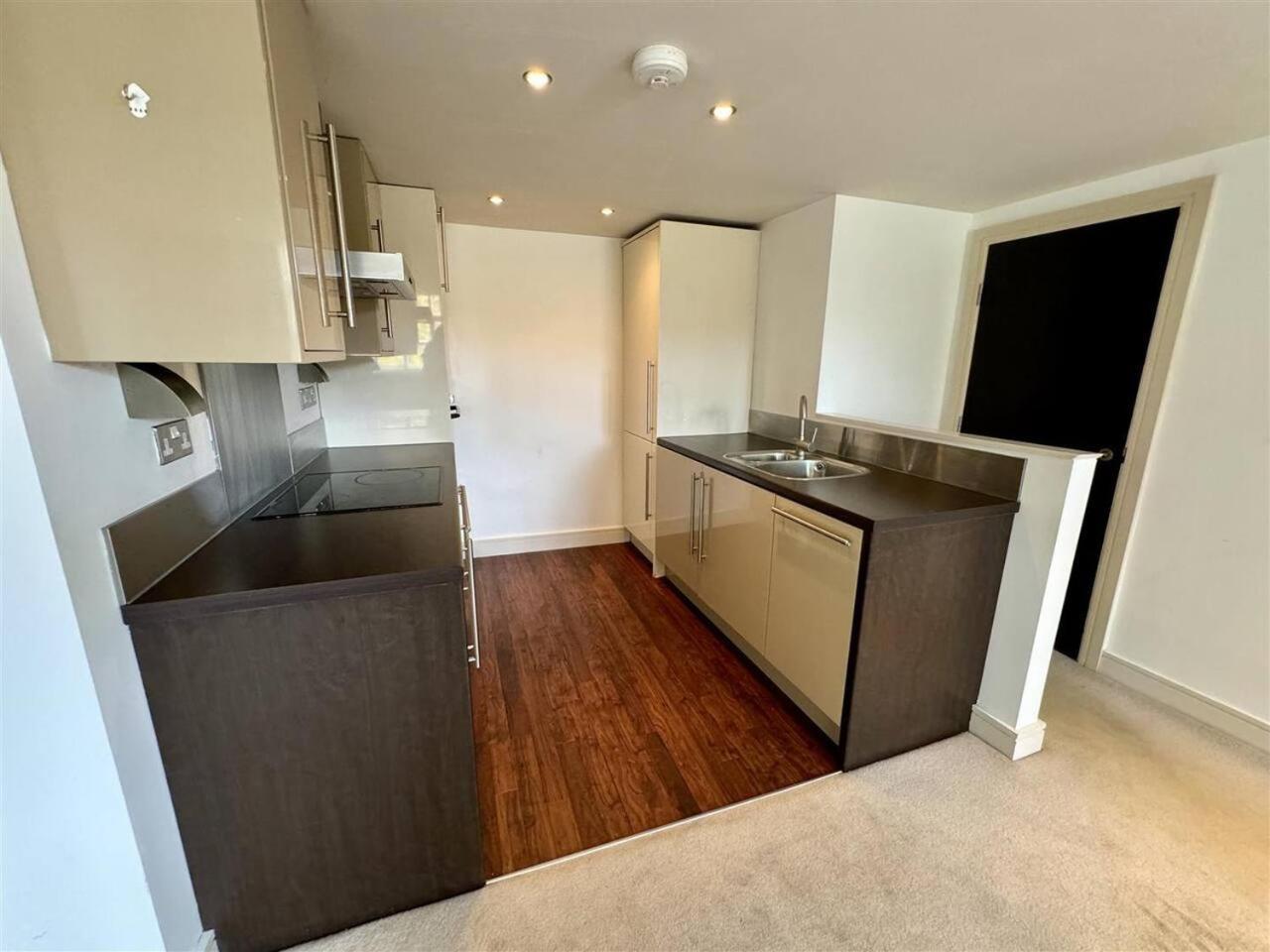 Lovely 1 Bedroom Apartment With Free Parking & Gym Kirkburton Eksteriør bilde
